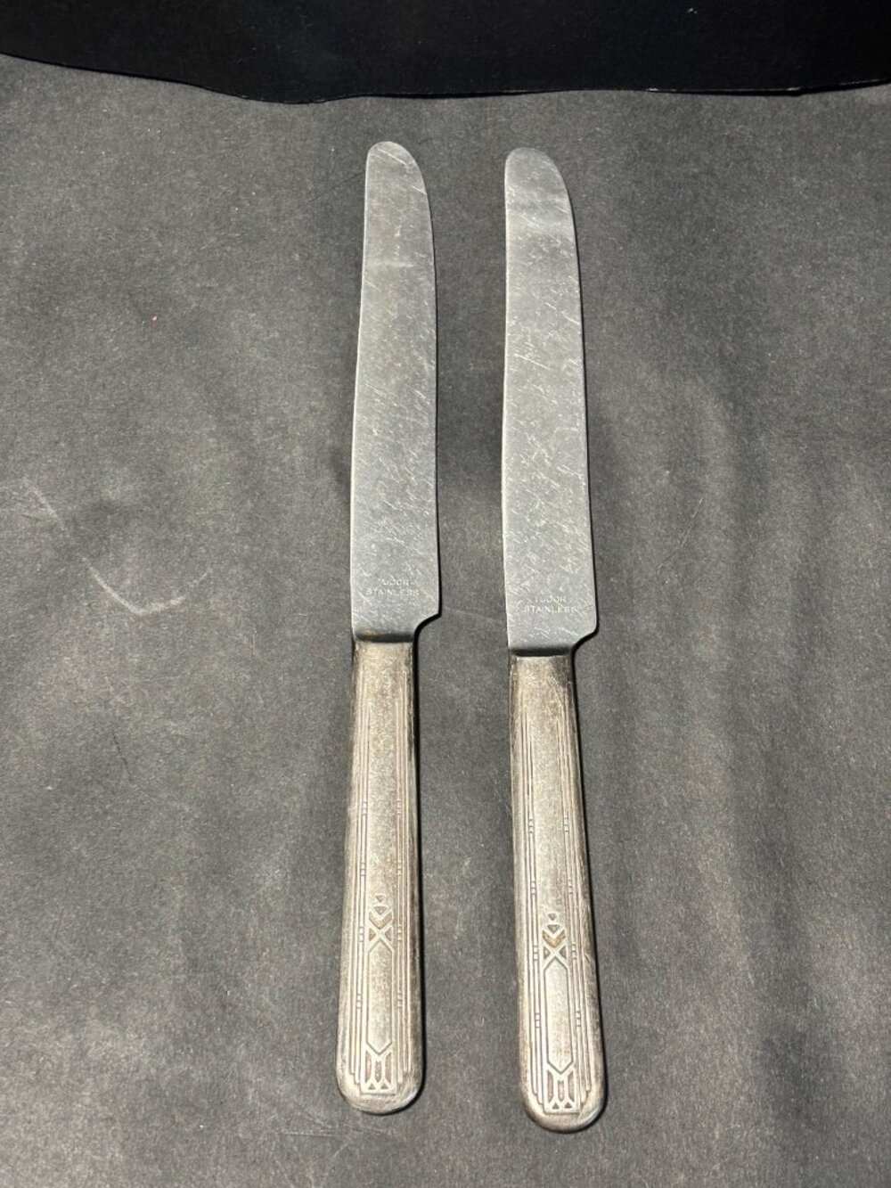 Vintage 30s Tudor Stainless Friendship Madallion Pattern Knives Set Of 2